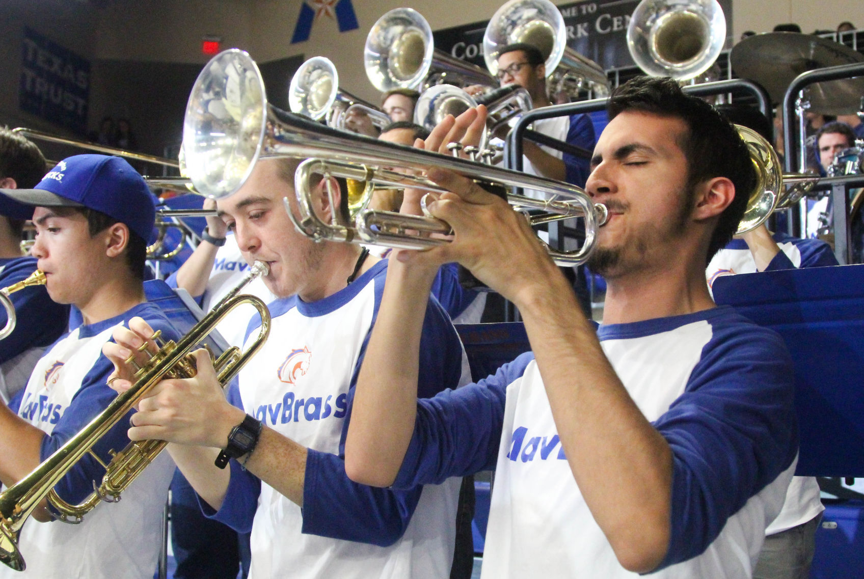 MavBrass sets tone for games